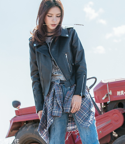 皮衣粘上泡沫膠怎么辦？泡沫膠的清理方法