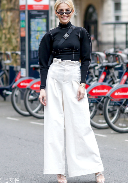 白褲子怎么搭配衣服好看？跟著明星學穿搭