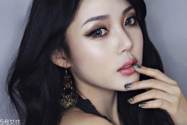 單色眼影怎么涂自然？手殘黨適合單色眼影