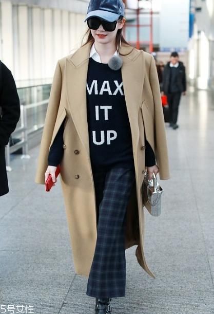 格紋褲子配什么上衣？最拉風(fēng)的春日穿搭