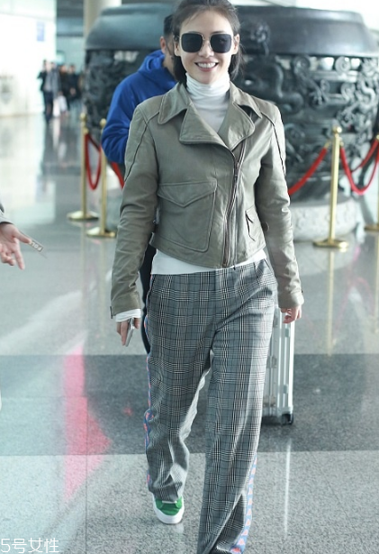 格紋褲子配什么上衣？最拉風(fēng)的春日穿搭