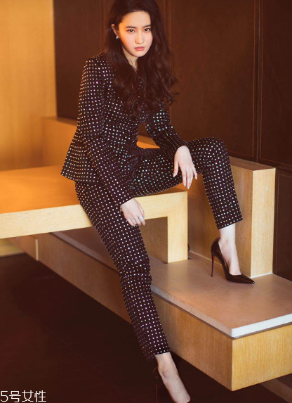 煙管褲搭配什么上衣？拯救粗腿的秘密武器