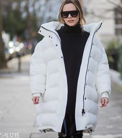 黑色打底衫怎么配衣服？時(shí)尚界的常青單品