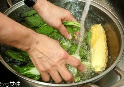 怎么洗蔬菜去農(nóng)藥殘留 如何去除蔬菜上的農(nóng)藥殘留 怎么洗蔬菜去農(nóng)藥殘留 如何去除蔬菜上的農(nóng)藥殘留