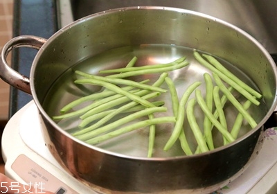 怎么洗蔬菜去農(nóng)藥殘留 如何去除蔬菜上的農(nóng)藥殘留 怎么洗蔬菜去農(nóng)藥殘留 如何去除蔬菜上的農(nóng)藥殘留