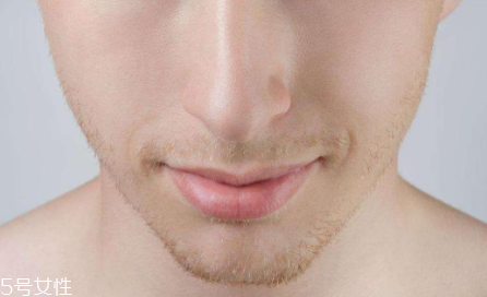 男生怎么化妝顯臉小？這4個地方化好秒帥