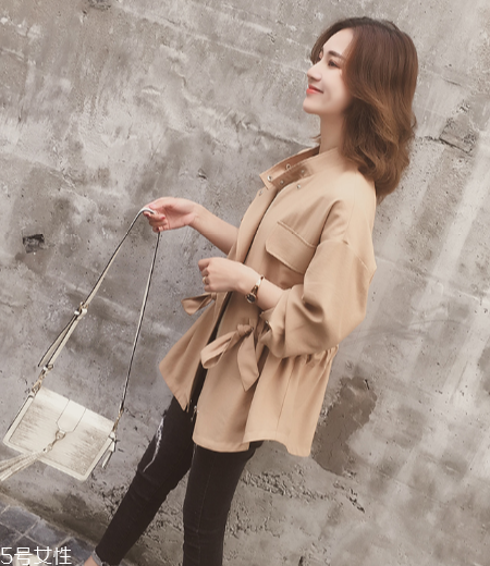 今年流行什么樣的風(fēng)衣？這幾款少女感十足