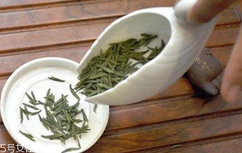 毛尖怎么泡多少度 用90℃左右開水沖泡 毛尖怎么泡多少度 用90℃左右開水沖泡