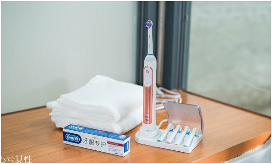 歐樂(lè)b電動(dòng)牙刷怎么樣？四個(gè)刷頭很好用