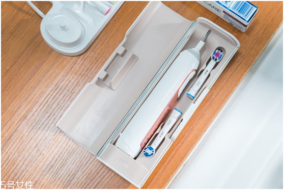 歐樂(lè)b電動(dòng)牙刷怎么樣？四個(gè)刷頭很好用