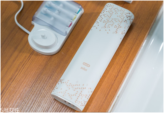 歐樂(lè)b電動(dòng)牙刷怎么樣？四個(gè)刷頭很好用