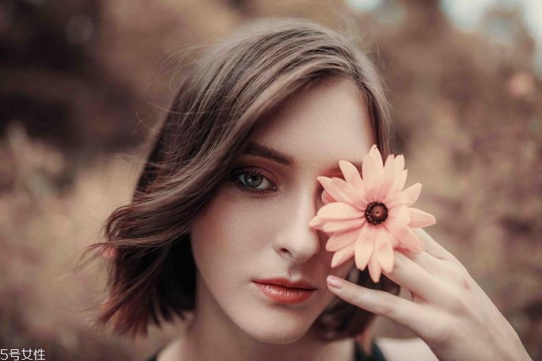 單色眼影怎么涂自然？手殘黨適合單色眼影