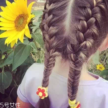 八字劉海怎么弄才好看 可愛軟萌的小女孩發(fā)型綁扎方法 八字劉海怎么弄才好看 可愛軟萌的小女孩發(fā)型綁扎方法