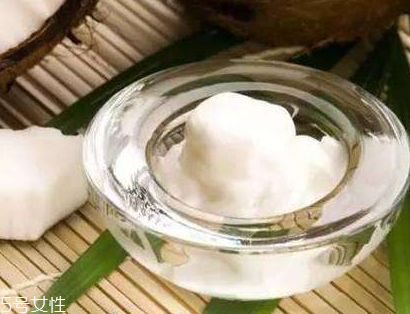 椰子油是什么顏色的？有兩種顏色