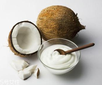 椰子油是什么顏色的？有兩種顏色
