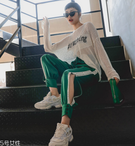 運(yùn)動褲為什么洗了發(fā)紅？運(yùn)動褲清洗方法要得當(dāng)