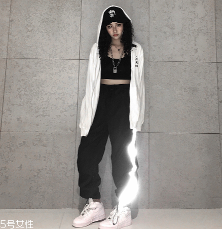 運(yùn)動(dòng)褲如何卷褲腳？這樣卷褲腳最好看