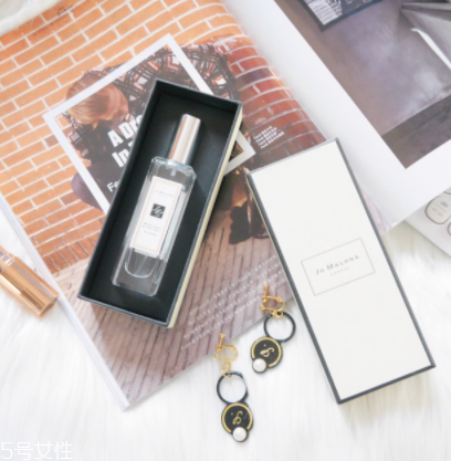 水生調(diào)聞起來像什么？讓人想起大海的香水