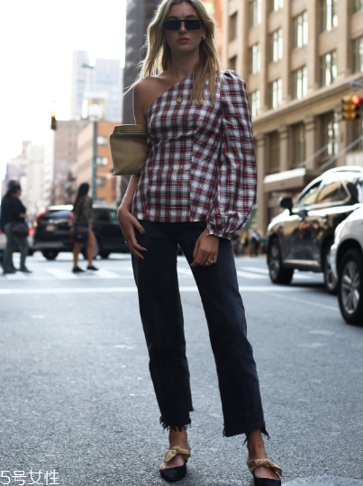 泡泡袖衣服怎么搭配？在大女人和小公舉之間自由轉(zhuǎn)換