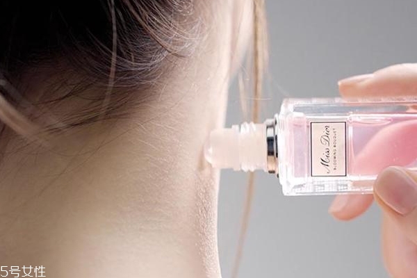 迪奧滾珠香水好聞嗎？dior新品2018滾珠香水香評(píng)