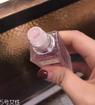 迪奧滾珠香水好聞嗎？dior新品2018滾珠香水香評(píng)