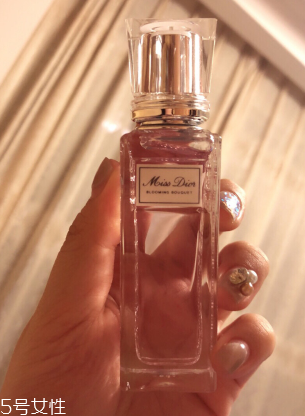 迪奧滾珠香水怎么使用？dior滾珠香水用法