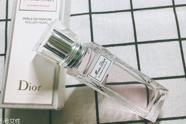 迪奧滾珠香水怎么使用？dior滾珠香水用法