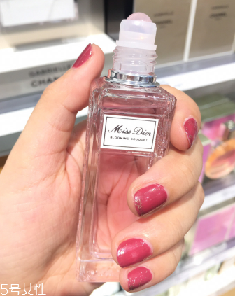 迪奧滾珠香水怎么使用？dior滾珠香水用法