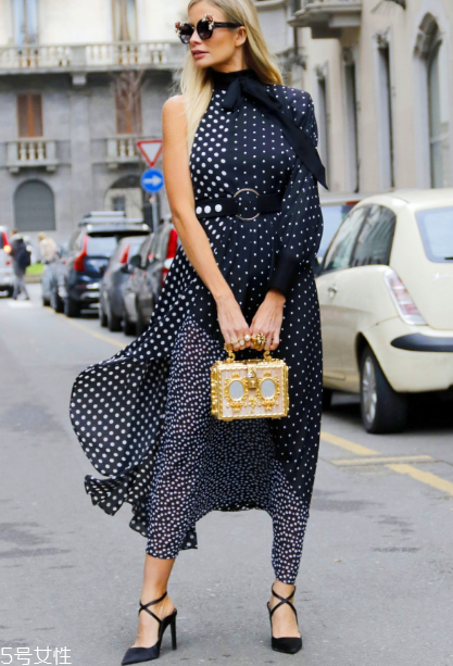 露肩裝怎么穿好看？用它撩倒全世界吧