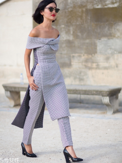 露肩裝怎么穿好看？用它撩倒全世界吧