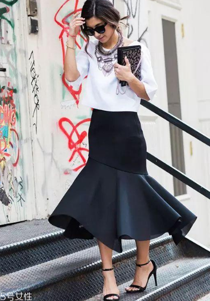 包臀裙配什么上衣好看？給你一個充滿女人味的春天