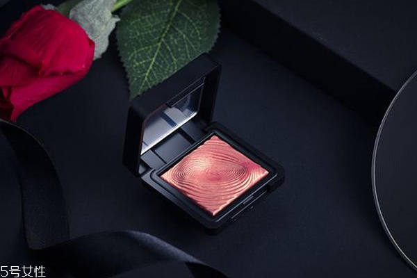 開架眼影有哪些？小眾亮眼不輸貴婦