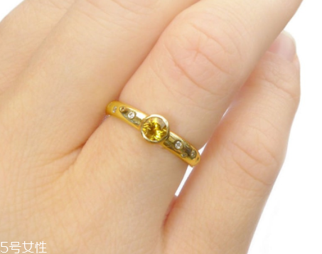 新娘戴什么戒指比較好看？明黃也能代表永恒
