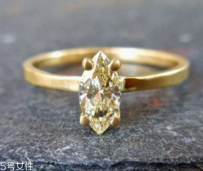 新娘戴什么戒指比較好看？明黃也能代表永恒