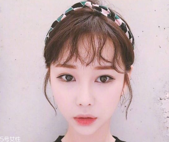 韓國(guó)發(fā)帶怎么帶好看 韓國(guó)發(fā)帶的系法圖解 韓國(guó)發(fā)帶怎么帶好看 韓國(guó)發(fā)帶的系法圖解