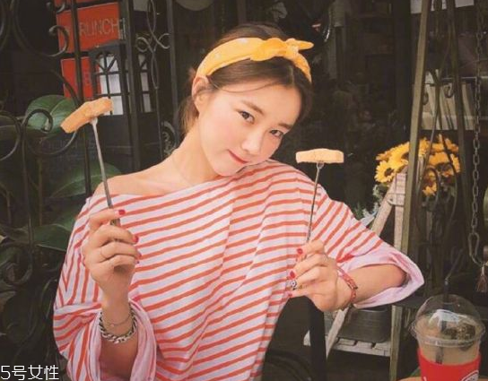 韓國(guó)發(fā)帶怎么帶好看 韓國(guó)發(fā)帶的系法圖解 韓國(guó)發(fā)帶怎么帶好看 韓國(guó)發(fā)帶的系法圖解