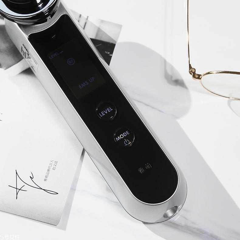 提拉緊致美容儀哪個好？用這四款擁有不老肌