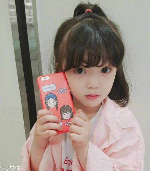 八字劉海怎么弄才好看 可愛軟萌的小女孩發(fā)型綁扎方法 八字劉海怎么弄才好看 可愛軟萌的小女孩發(fā)型綁扎方法