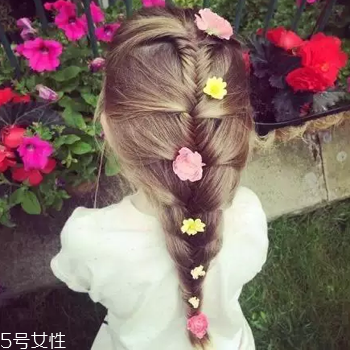 八字劉海怎么弄才好看 可愛軟萌的小女孩發(fā)型綁扎方法 八字劉海怎么弄才好看 可愛軟萌的小女孩發(fā)型綁扎方法