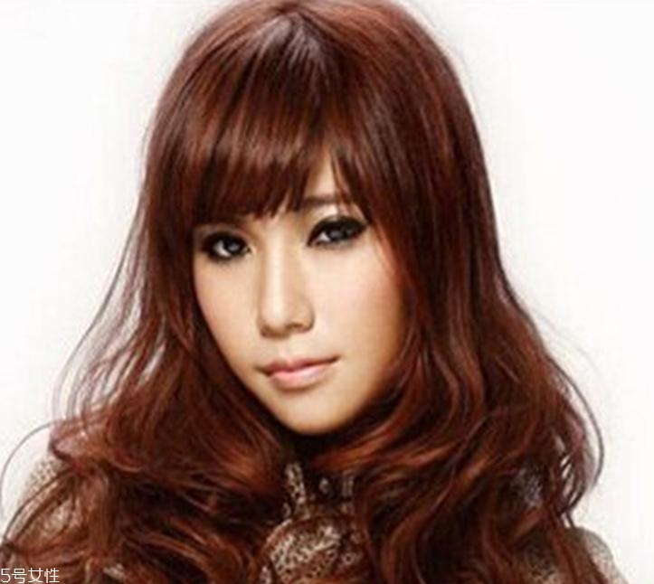 皮膚黃適合穿藍(lán)色嗎？淺色系是首選