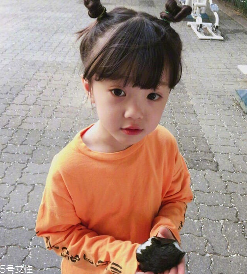 八字劉海怎么弄才好看 可愛軟萌的小女孩發(fā)型綁扎方法 八字劉海怎么弄才好看 可愛軟萌的小女孩發(fā)型綁扎方法