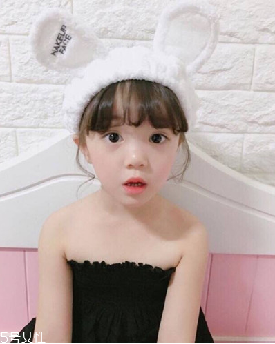 八字劉海怎么弄才好看 可愛軟萌的小女孩發(fā)型綁扎方法 八字劉海怎么弄才好看 可愛軟萌的小女孩發(fā)型綁扎方法
