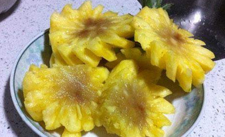 菠蘿里面發(fā)黑能吃嗎？切開(kāi)菠蘿里面是黑色的怎么回事？