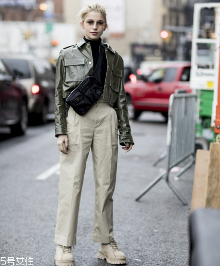 工裝褲怎么搭配好看？比牛仔褲時(shí)髦多了