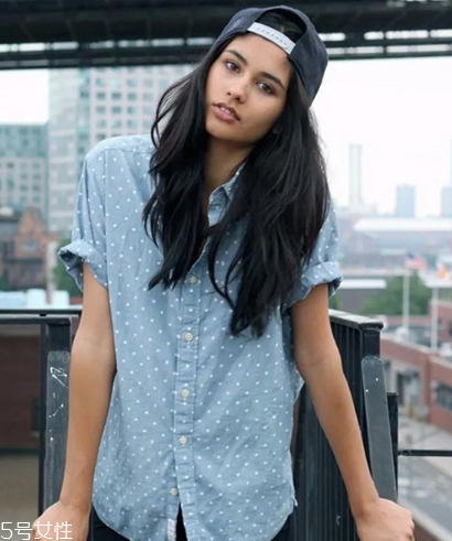 棒球帽怎么搭配衣服？素顏也能hold住