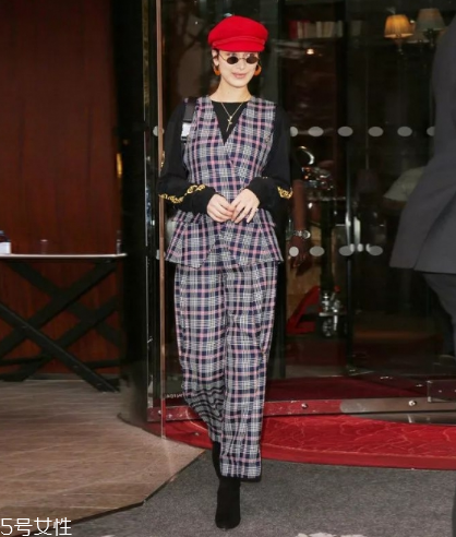 馬甲里面配什么衣服好看？換季疊搭全靠它