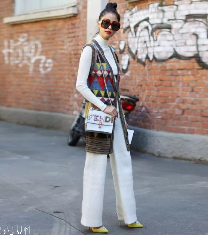 馬甲里面配什么衣服好看？換季疊搭全靠它