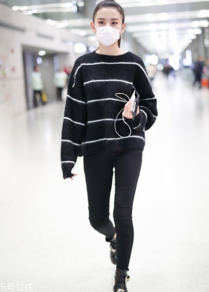 條紋毛衣怎么搭配？營造浪漫少女感