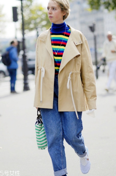 條紋毛衣怎么搭配？營造浪漫少女感