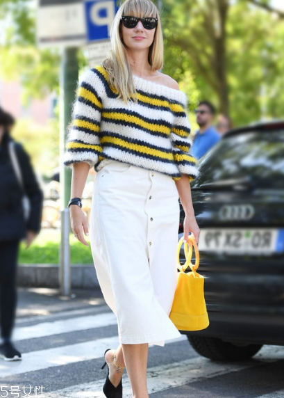 條紋毛衣怎么搭配？營造浪漫少女感